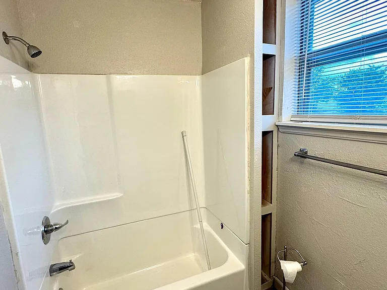 372 J St — Photo 11