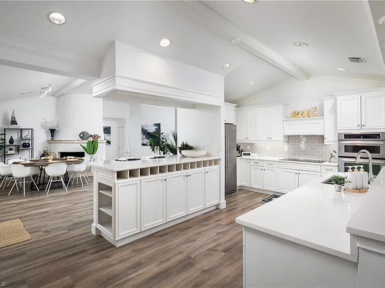 420 Palm Cir E — Photo 4