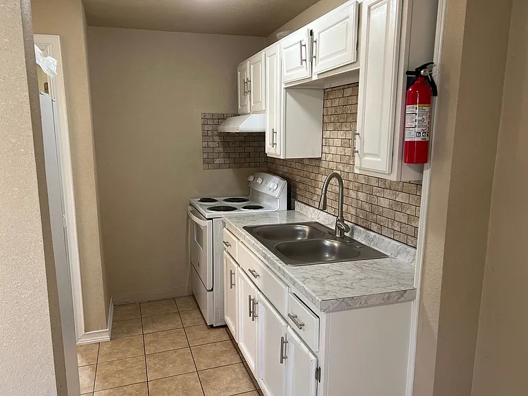 213 W Seneca St — Photo 6