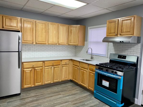 396 S 2nd St FLOOR 1