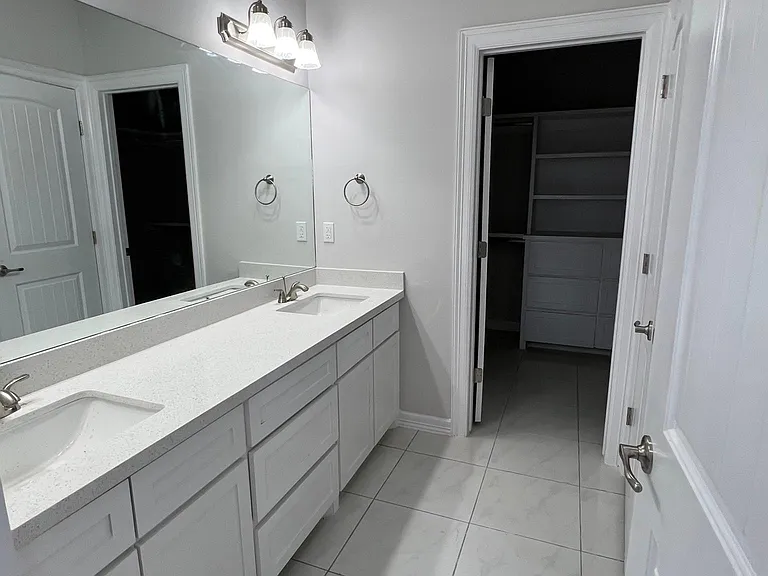 4802 Westgate Cir S — Photo 9