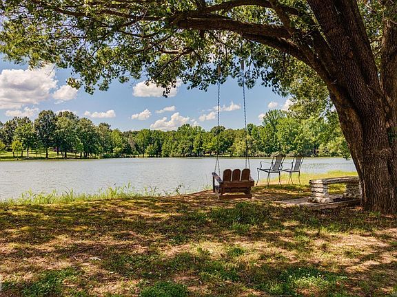 2nd image of 2300 Mount Carmel Rd