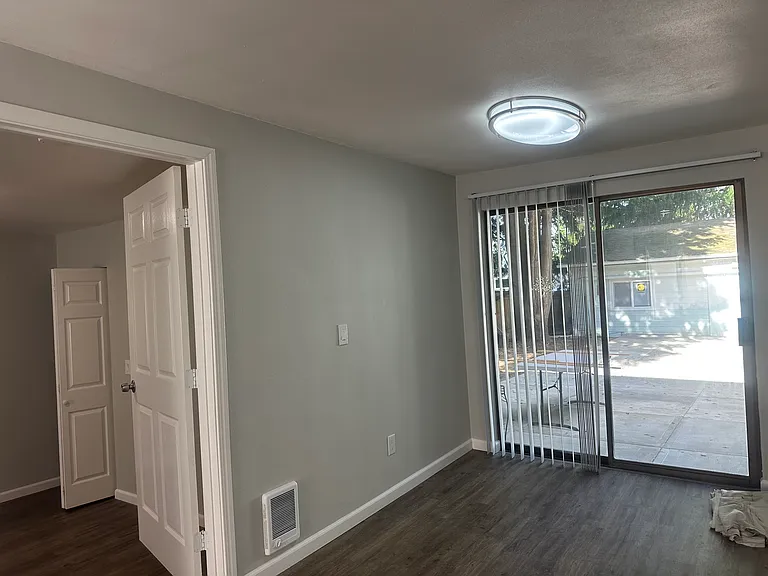 16607 Benson Rd S — Photo 9