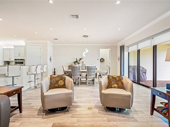 5th image of 5057 Monroe Cir
