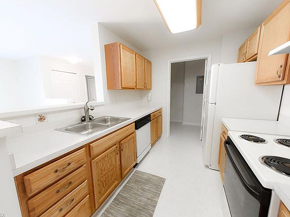 3rd image of 3302 Lenox Village Dr Unit 112