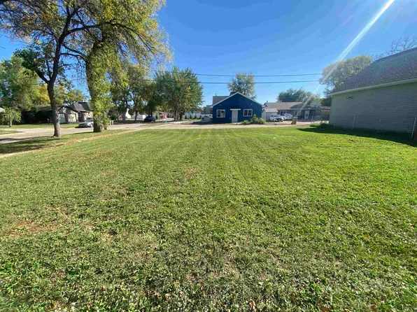 313 6th Ave NW, Minot, ND 58703