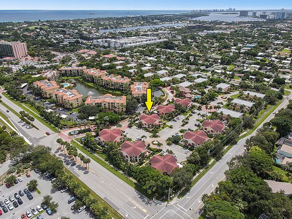3rd image of 28 Uno Lago Dr