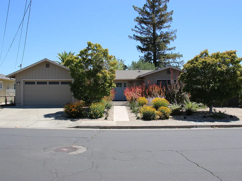 720 3rd St W