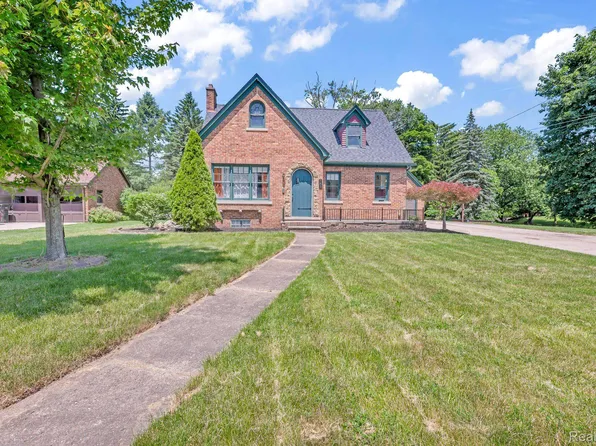 741 E Grand River Ave, Fowlerville, MI 48836