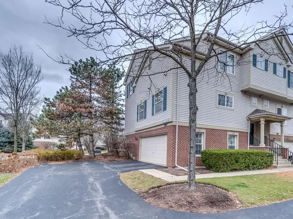 180 Monarch Dr #2501, Streamwood, IL 60107