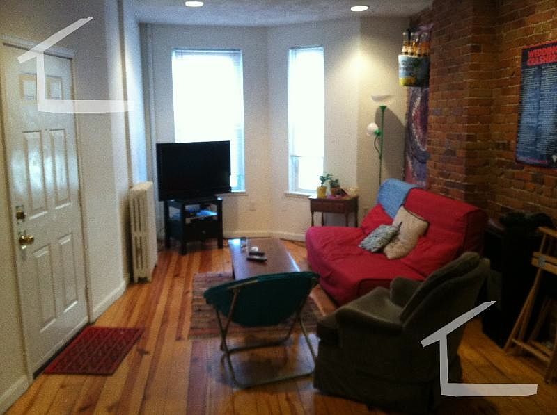 2nd image of 216 Hemenway St #01