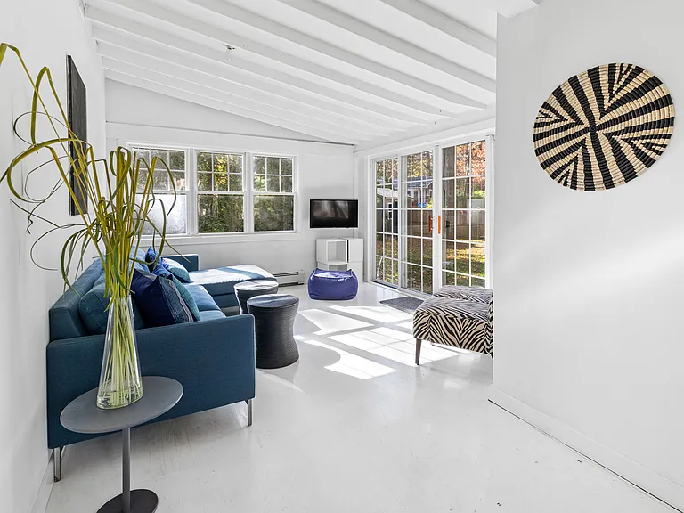 7 Bay Ave — Photo 10