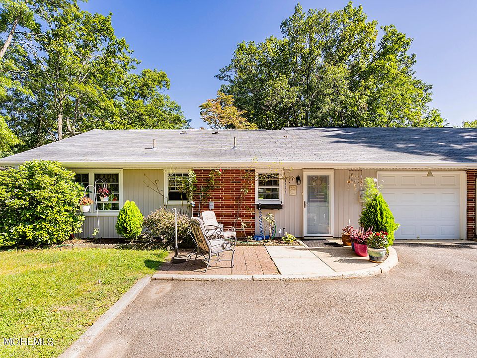 1st image of 266B Kingston Court