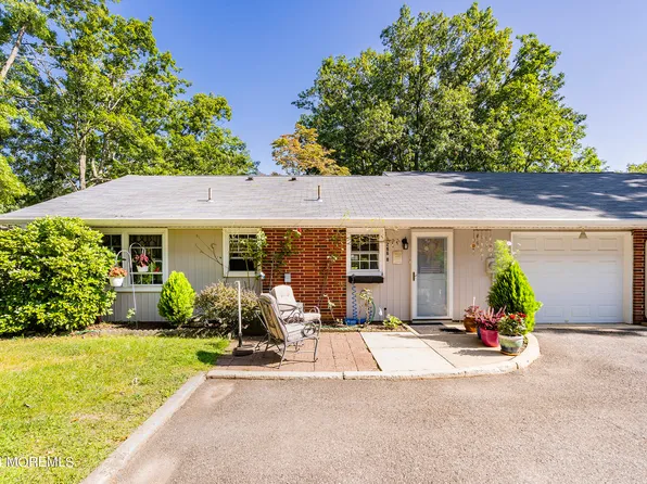 266B Kingston Court, Lakewood, NJ 08701