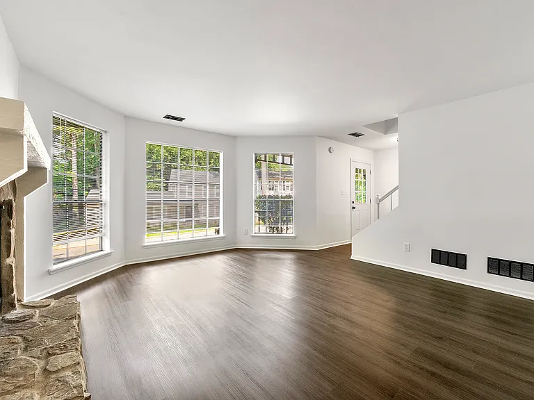 534 Woodcrest Manor Dr — Photo 3