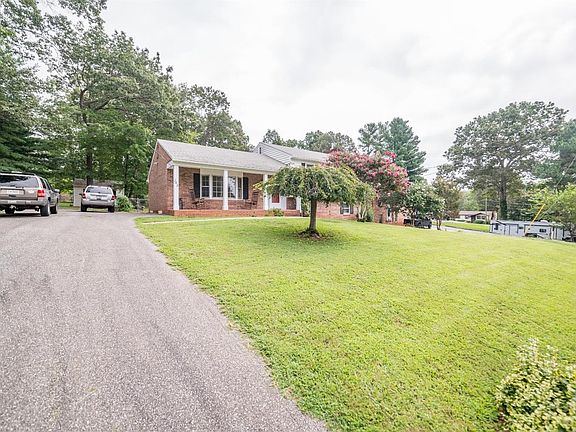 3rd image of 368 Baldwin Cir