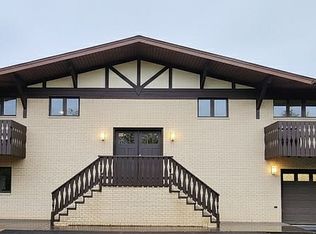 612 N Rose Farm Rd, Woodstock, IL 60098