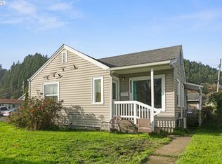 1289 Ivy Ave, Reedsport, OR 97467