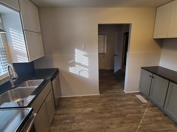4th image of 17110 W Gateway St SE