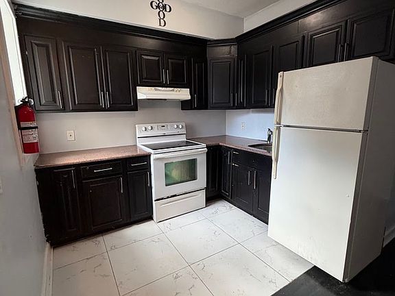 2nd image of 239 S 6th St #2
