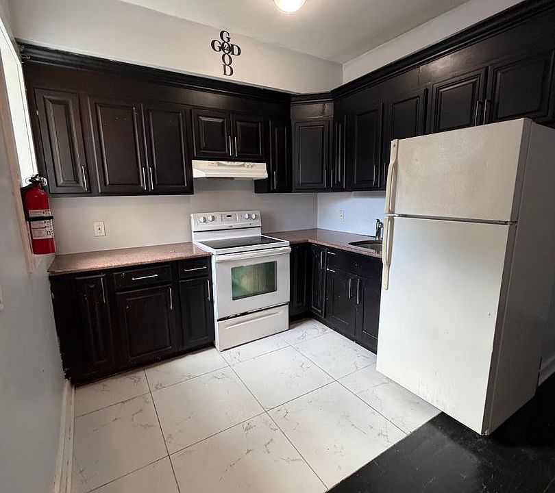 1st image of 239 S 6th St #2