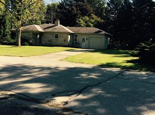 1305 Sunset Dr, North Manchester, IN 46962