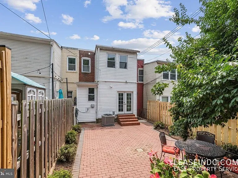 121 Webster St NW — Photo 34