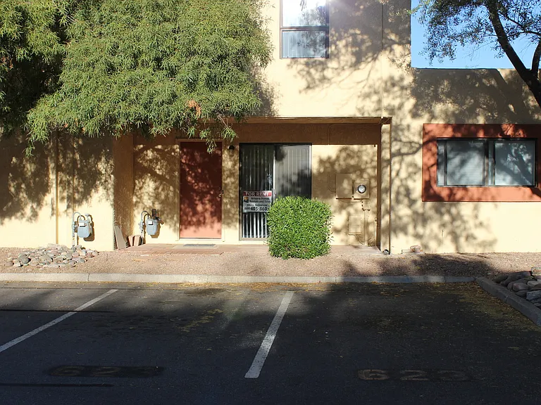 621 S Kacee Ave — Photo 1