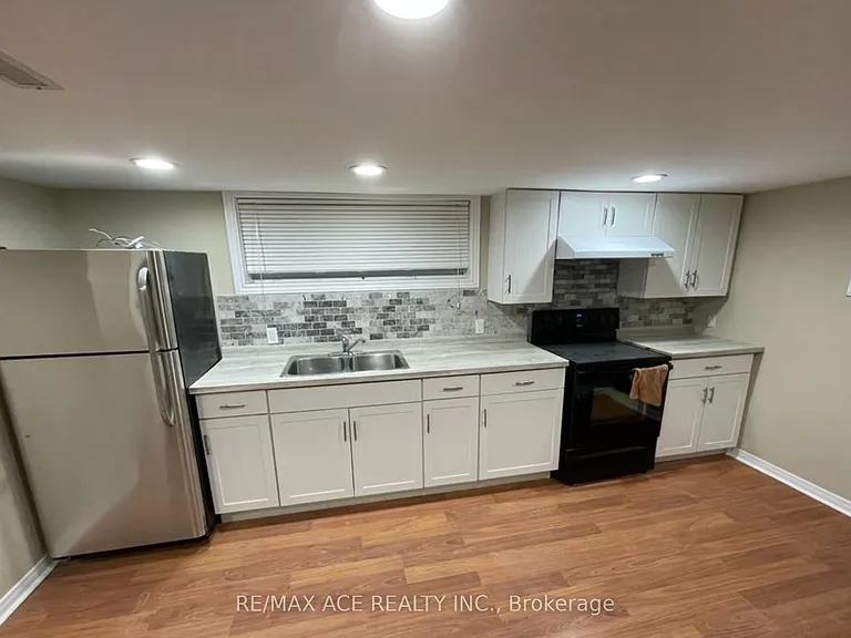 46 Mossbank Dr #BASEMENT — Photo 2