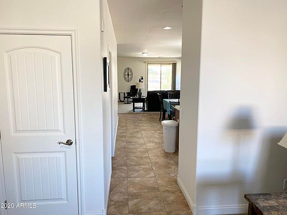 3rd image of 1633 W Stephanie Ln