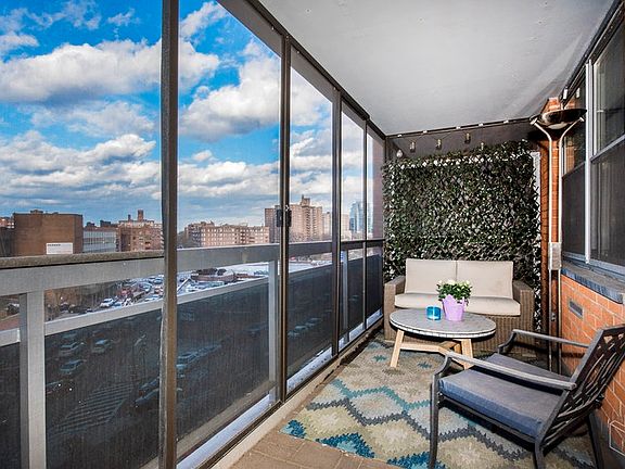 3rd image of 7025 Yellowstone Blvd APT 6X