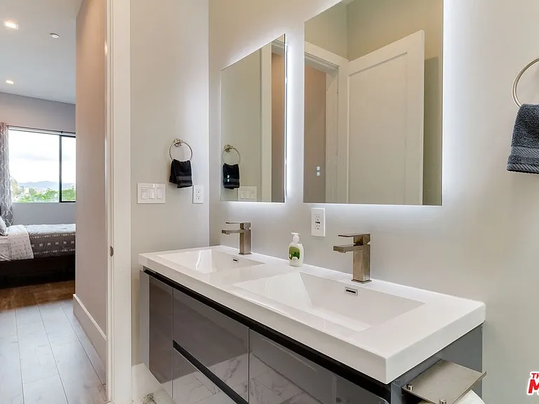 4826 W Pickford — Photo 38