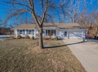 1215 Valley View Ct, Moberly, MO 65270