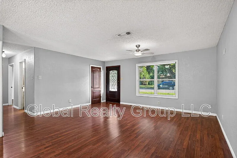 3 bed, 1.0 bath, 1270 sqft, $1,750 — Photo 4