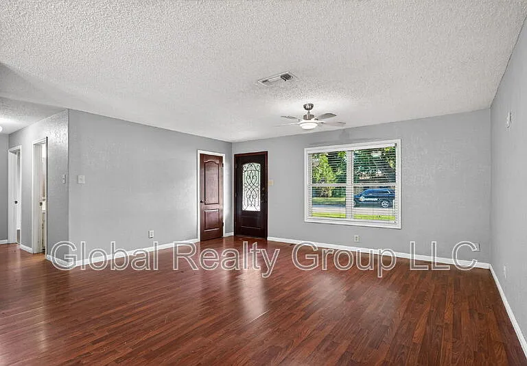 138 Bobolink Dr — Photo 4
