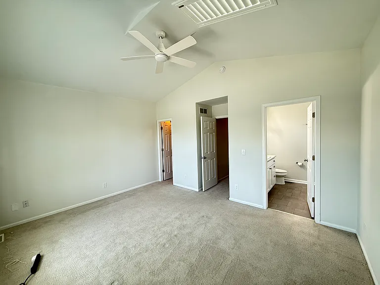 579 W Arrowhead St — Photo 15
