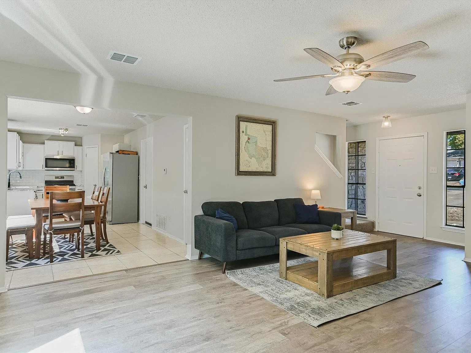 3 bed, 2.5 bath, 1422 sqft, $2,200 — Photo 4