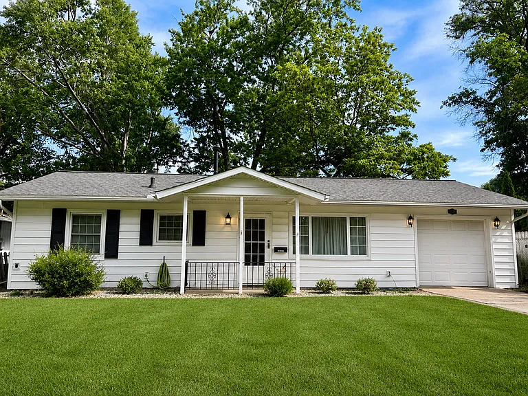 1914 Golden Dr — Photo 1