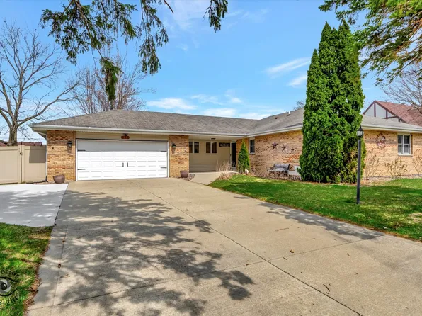 621 Oak St, Peotone, IL 60468