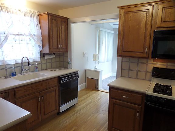 5th image of 234 Elmwood Ave