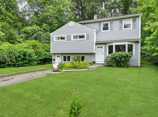 7 Kings Ln, Montrose, NY 10548
