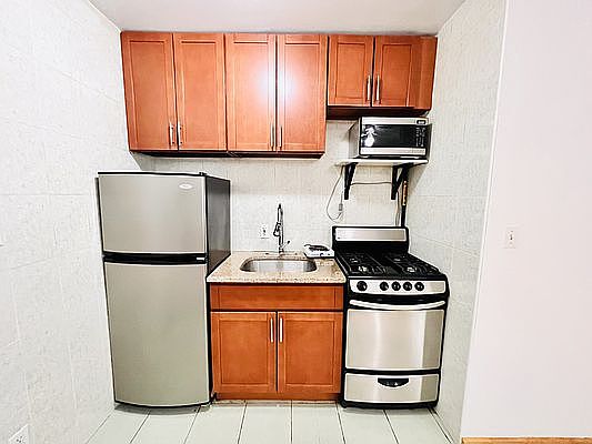 2nd image of 124 Mott St #29B