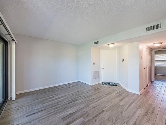 2nd image of 1534 Mainsail Dr Unit 6