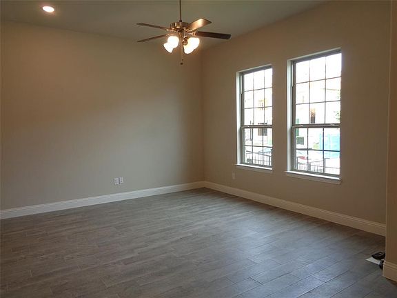 3rd image of 6165 Blythe Dr