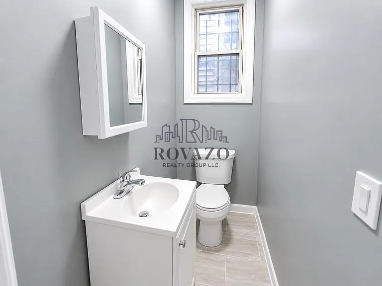 3 bed, 1.5 bath, 800 sqft, $1,995 — Photo 2