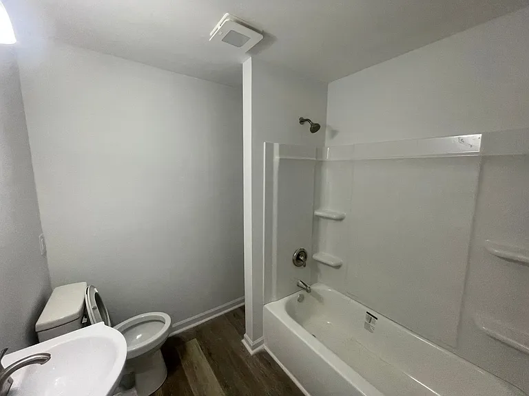303 Freeman St SE — Photo 8