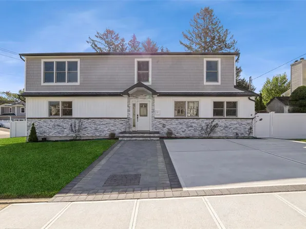 2 Pine Street, Plainview, NY 11803