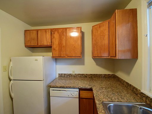 4th image of 1088 Eugene Ave APT 7