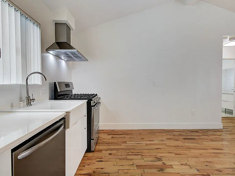 2703 Bellevue Ave #6 — Photo 9