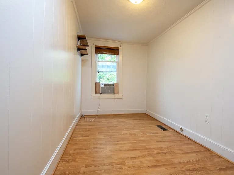 709 13th St NE — Photo 16
